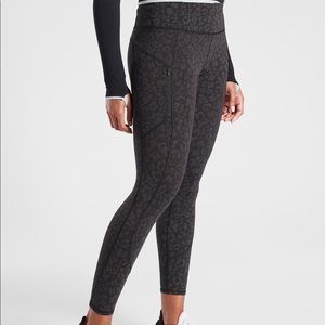 Athleta Rainier Reflective tight in size Medium